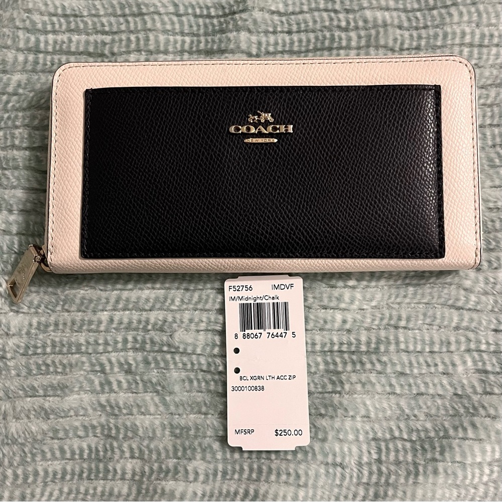 NWT COACH Two-Tone Midnight Blue and Chalk Colored Wallet